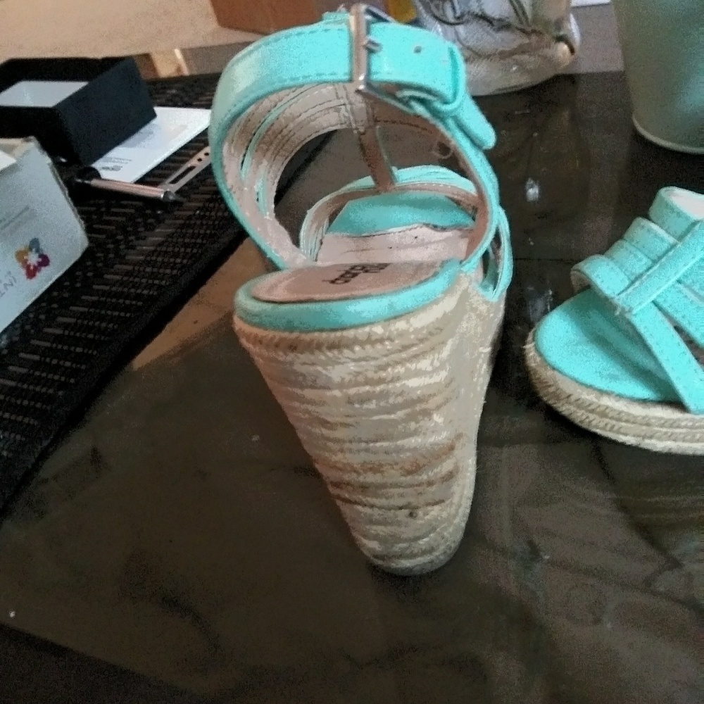Shoes - Picture 5 of 8